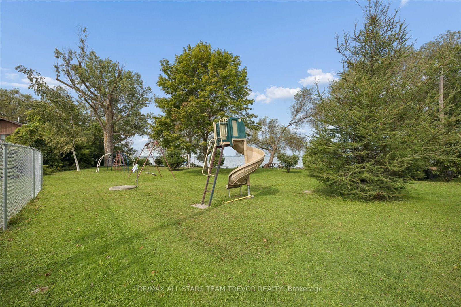 Photo 27 of 215 Elm Avenue, Georgina, Keswick South — HOMEH