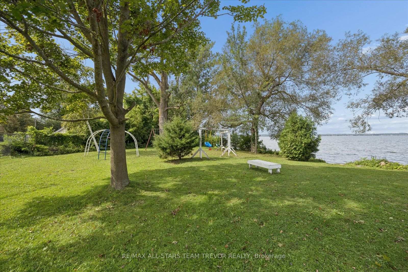 Photo 29 of 215 Elm Avenue, Georgina, Keswick South — HOMEH