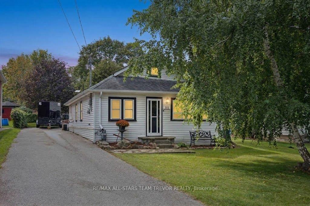 Photo 2 of 215 Elm Avenue, Georgina, Keswick South — HOMEH