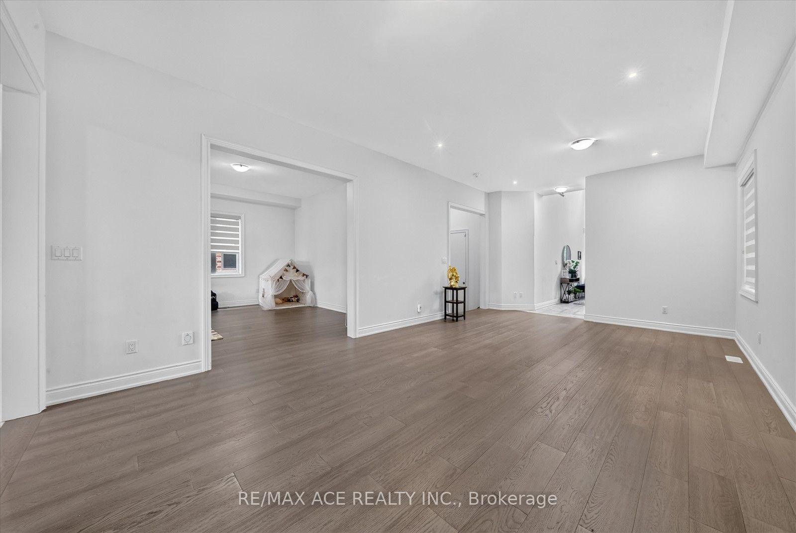 Photo 7 of 7607 Ninth Line, Markham, Box Grove — HOMEH