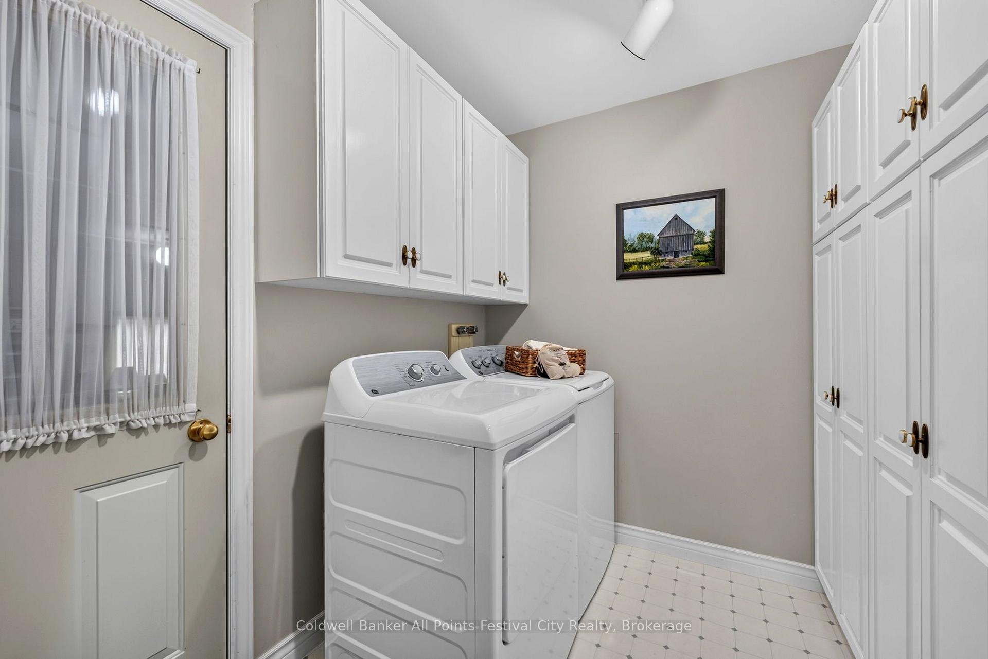 Photo 16 of 325 Young Street, Goderich, Goderich (Town) — HOMEH