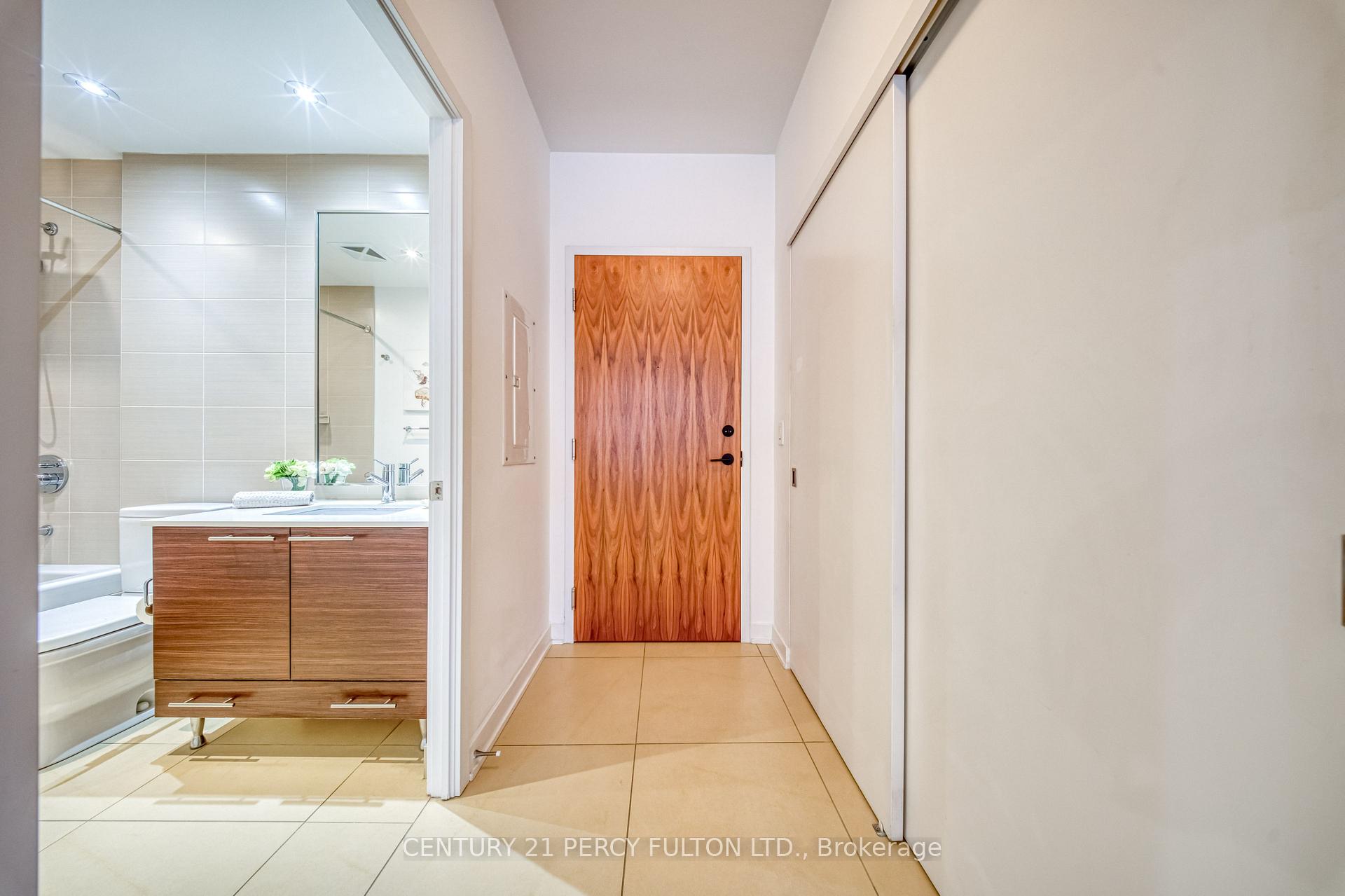 Photo 7 of Unit 801, 1 Market Street, Toronto, Waterfront Communities — HOMEH