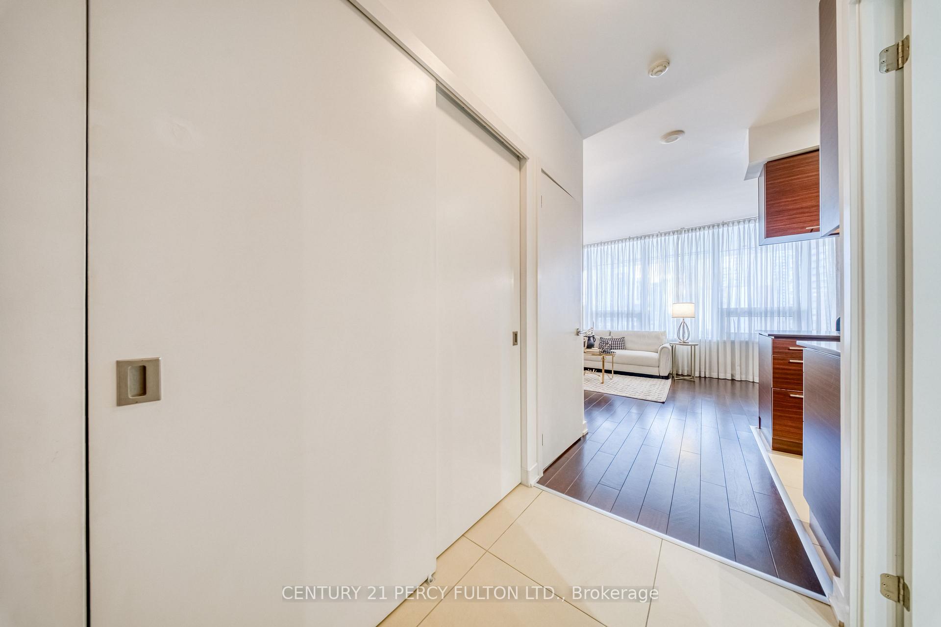 Photo 9 of Unit 801, 1 Market Street, Toronto, Waterfront Communities — HOMEH