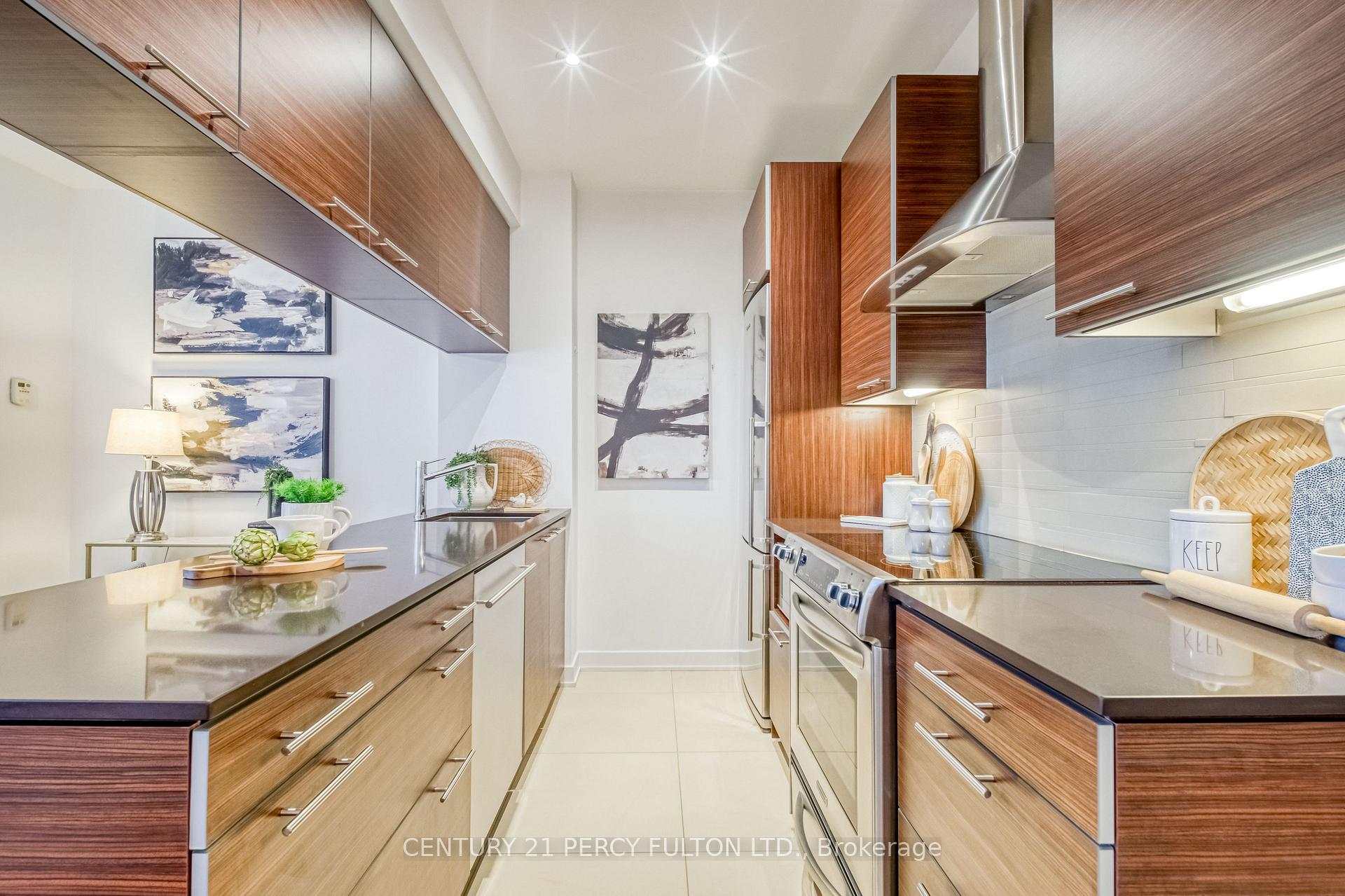 Photo 11 of Unit 801, 1 Market Street, Toronto, Waterfront Communities — HOMEH