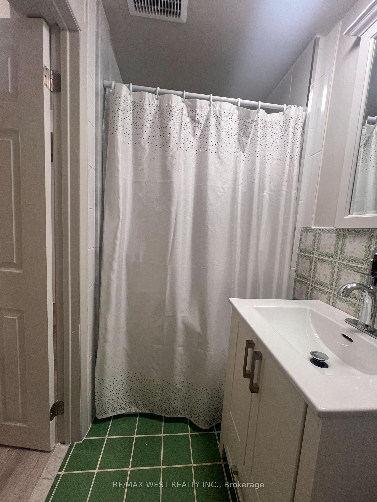 Photo 8 of 57 Starview Drive, North York, Humberlea-Pelmo Park — HOMEH