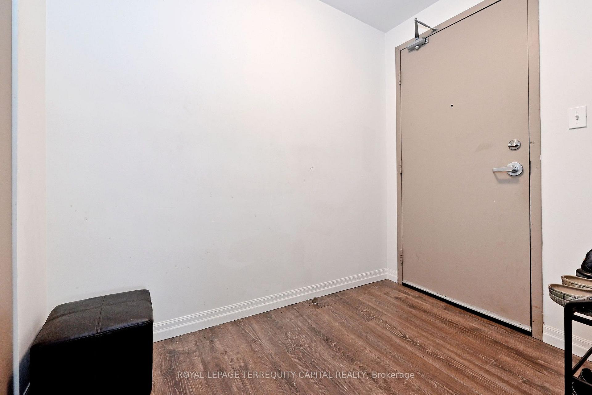 Photo 8 of Unit 803, 8 Hickory Street, Waterloo, Downtown Waterloo — HOMEH