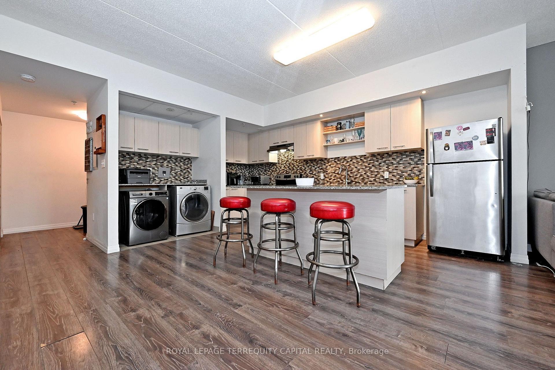 Photo 13 of Unit 803, 8 Hickory Street, Waterloo, Downtown Waterloo — HOMEH