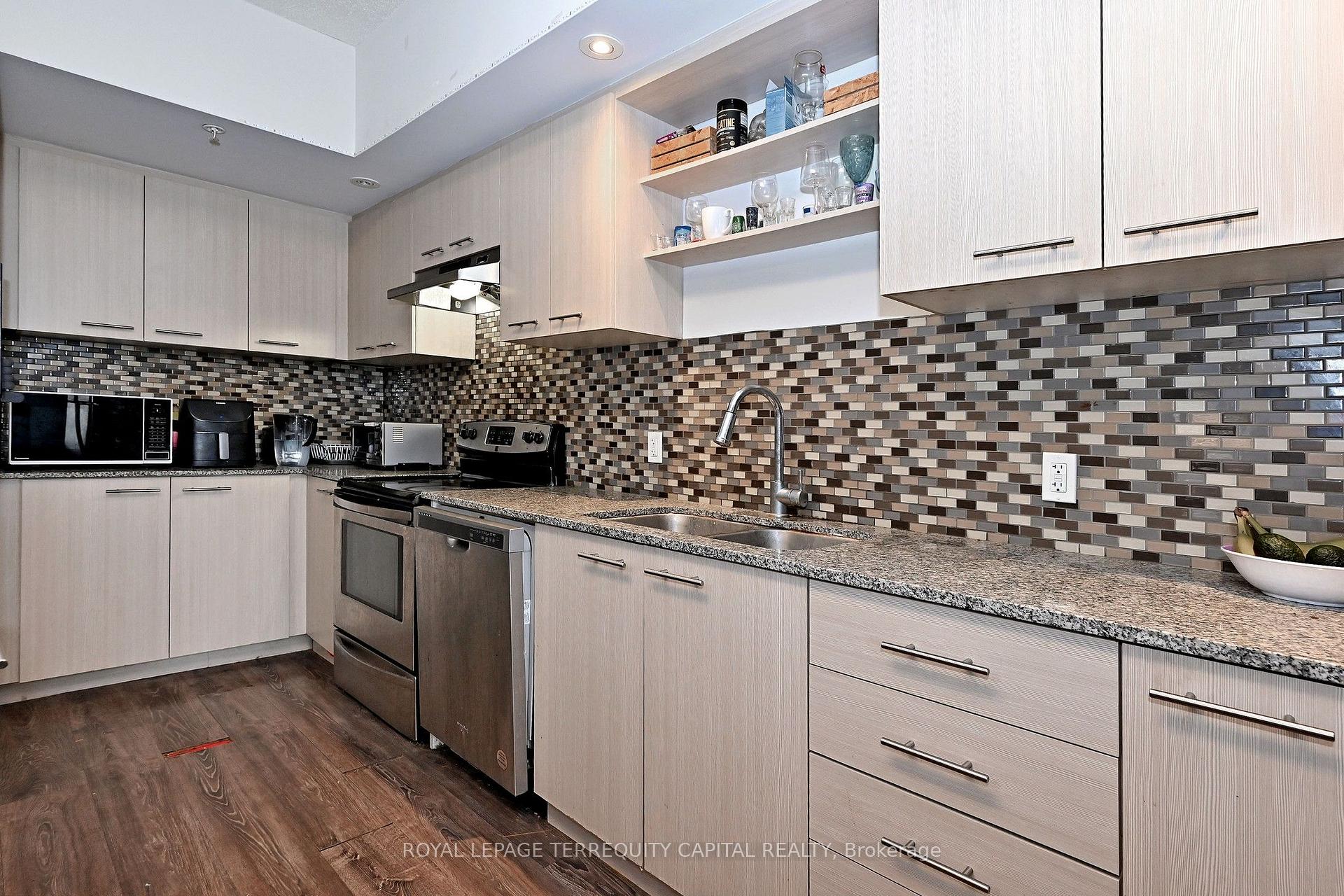 Photo 14 of Unit 803, 8 Hickory Street, Waterloo, Downtown Waterloo — HOMEH