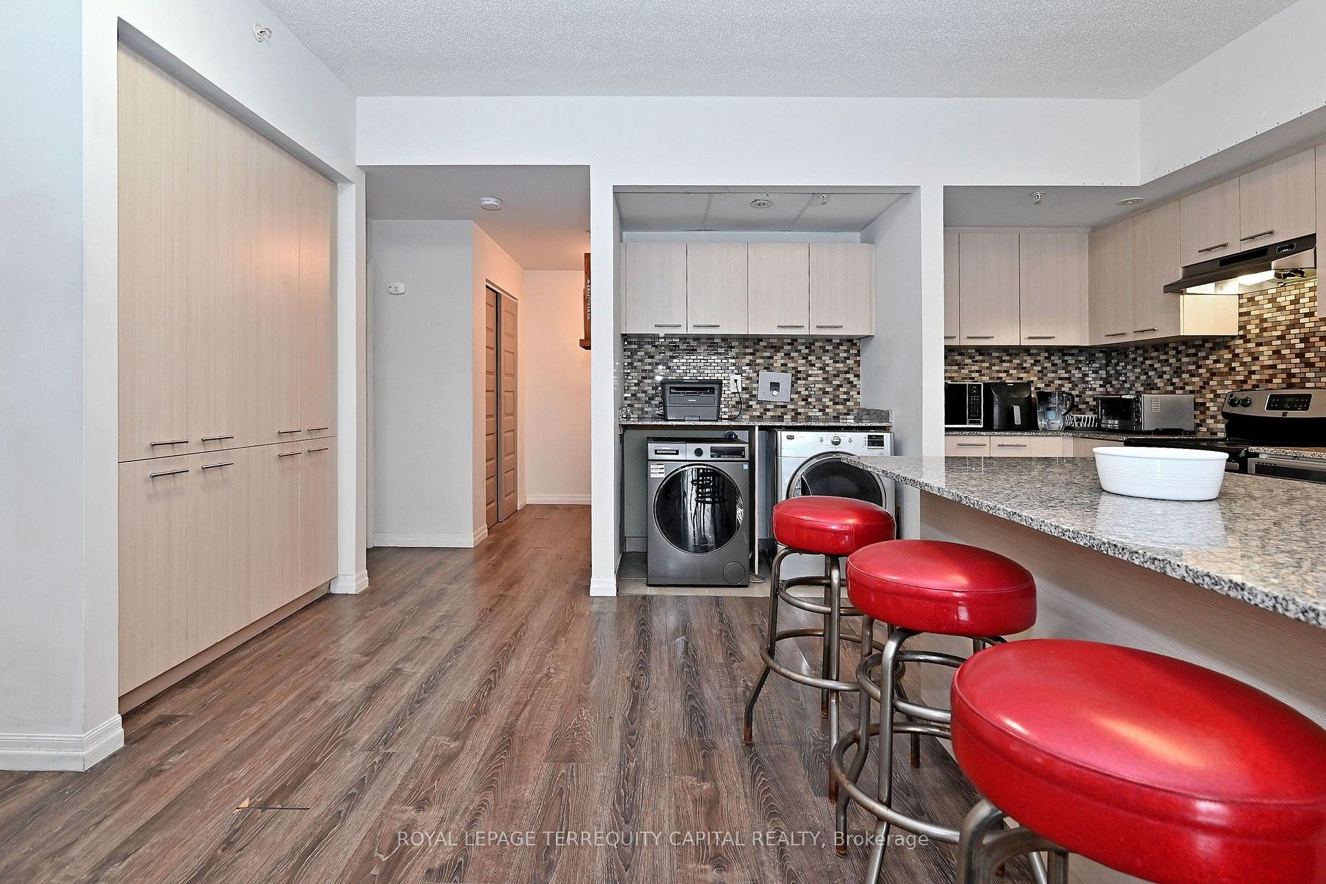 Photo 15 of Unit 803, 8 Hickory Street, Waterloo, Downtown Waterloo — HOMEH