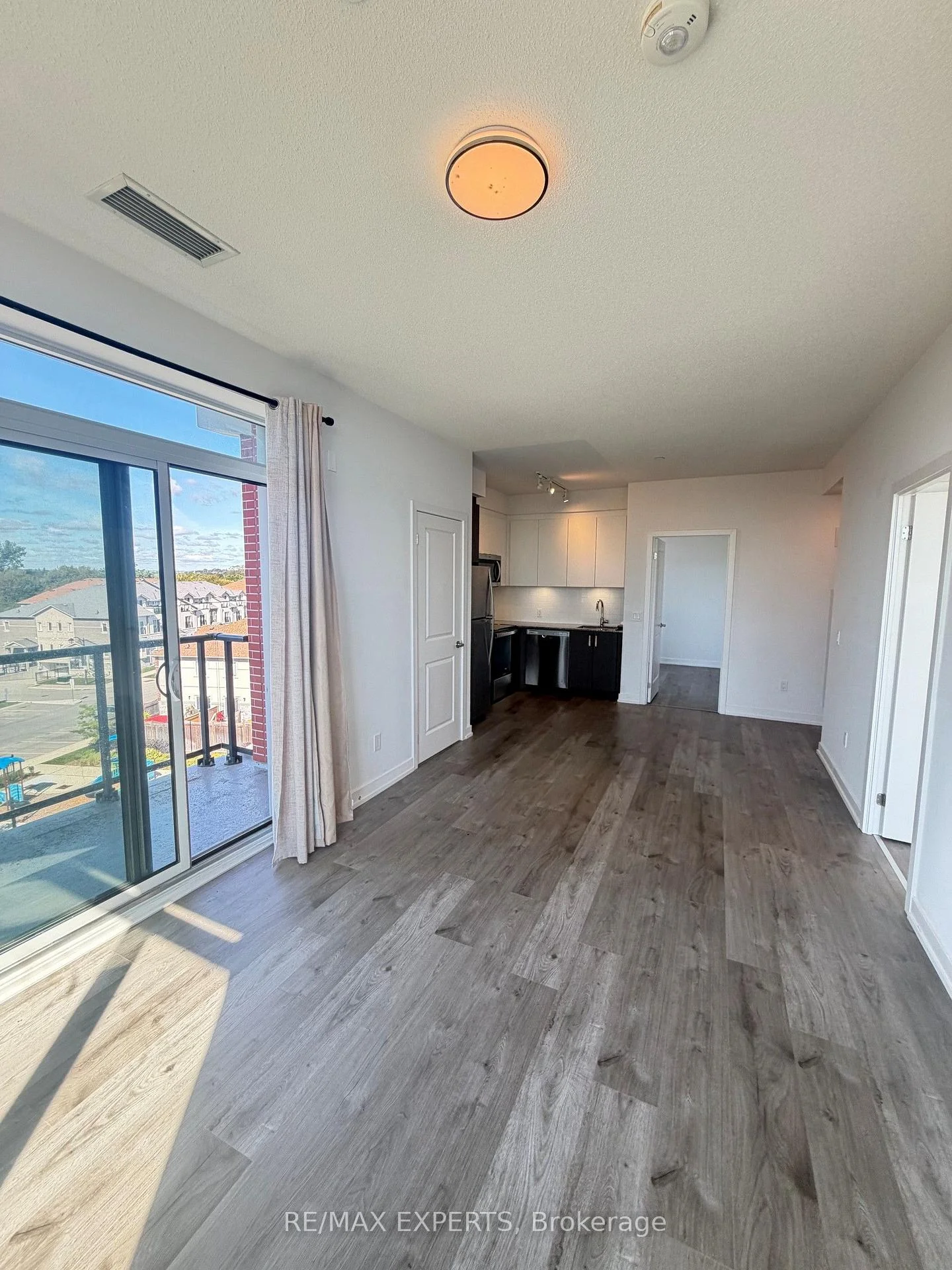Photo 5 of Unit 518, 1010 Dundas Street E, Whitby, Pringle Creek — HOMEH