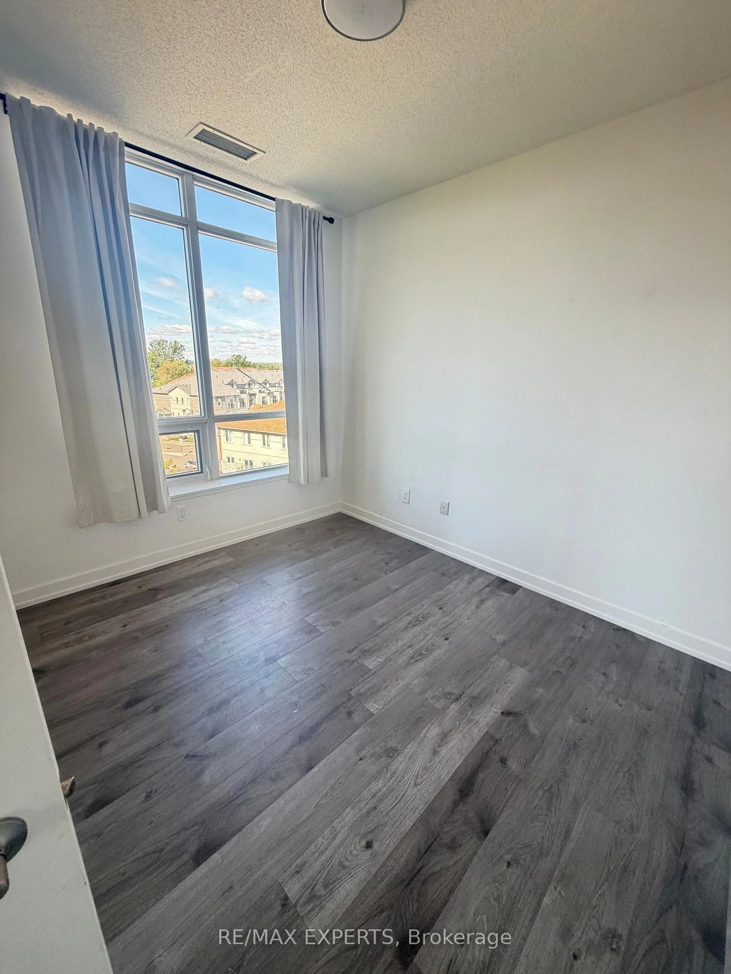 Photo 7 of Unit 518, 1010 Dundas Street E, Whitby, Pringle Creek — HOMEH