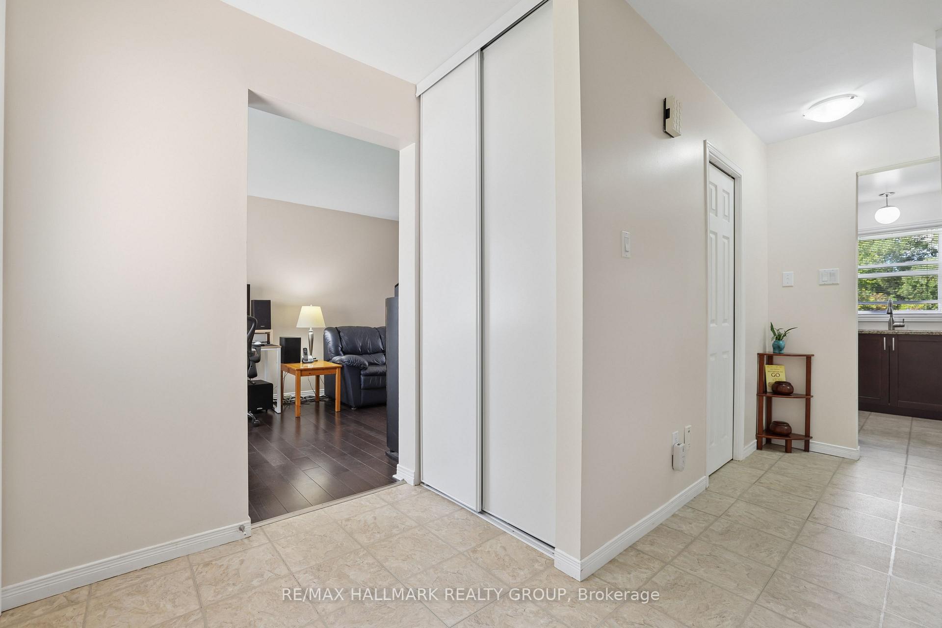 Photo 2 of 27 Brando Crescent, Ottawa, Hunt Club Park/Greenboro — HOMEH