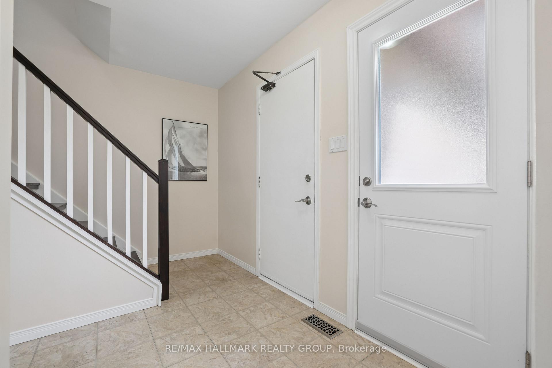 Photo 3 of 27 Brando Crescent, Ottawa, Hunt Club Park/Greenboro — HOMEH