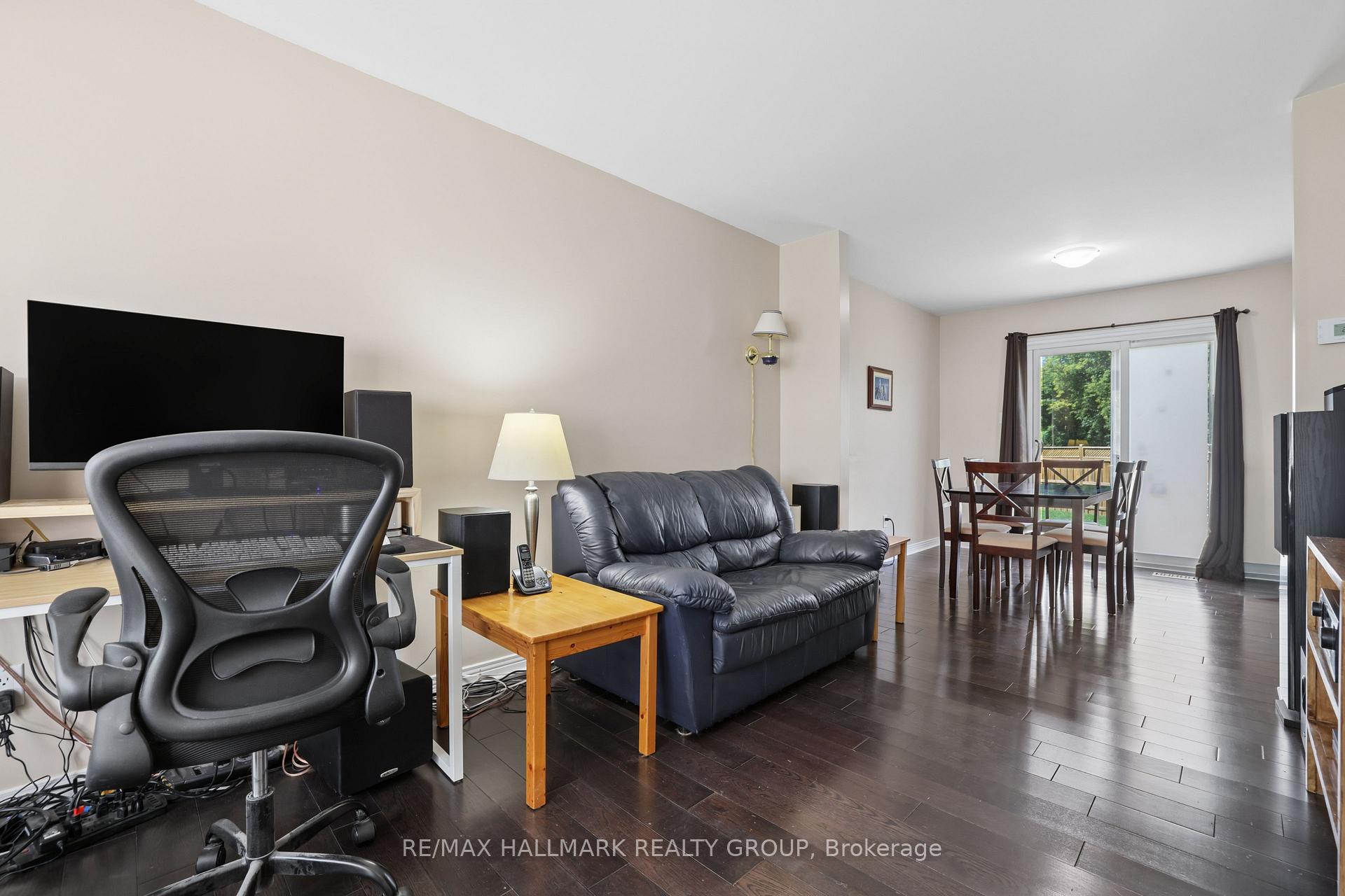 Photo 5 of 27 Brando Crescent, Ottawa, Hunt Club Park/Greenboro — HOMEH