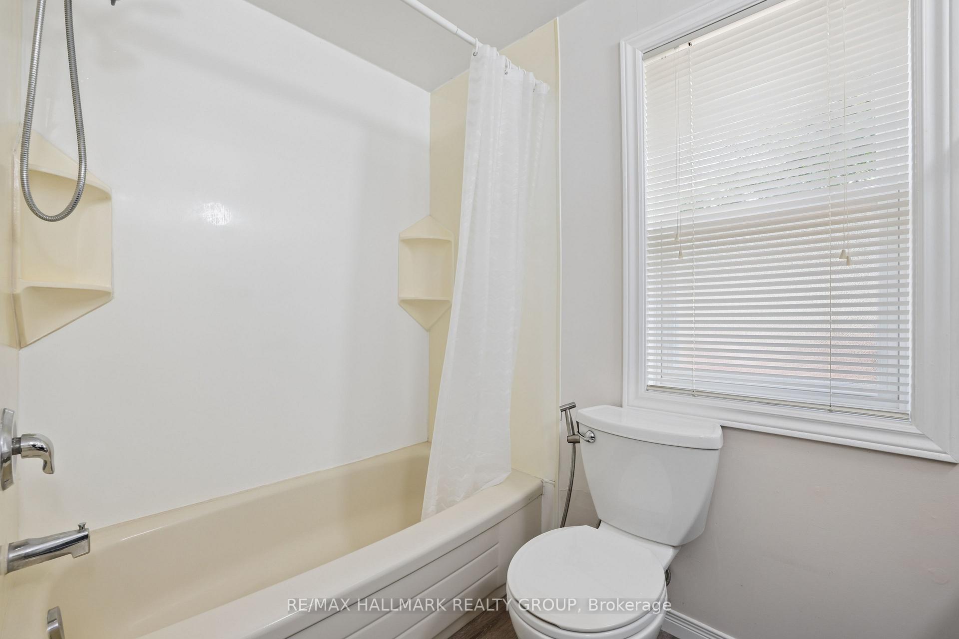 Photo 17 of 27 Brando Crescent, Ottawa, Hunt Club Park/Greenboro — HOMEH