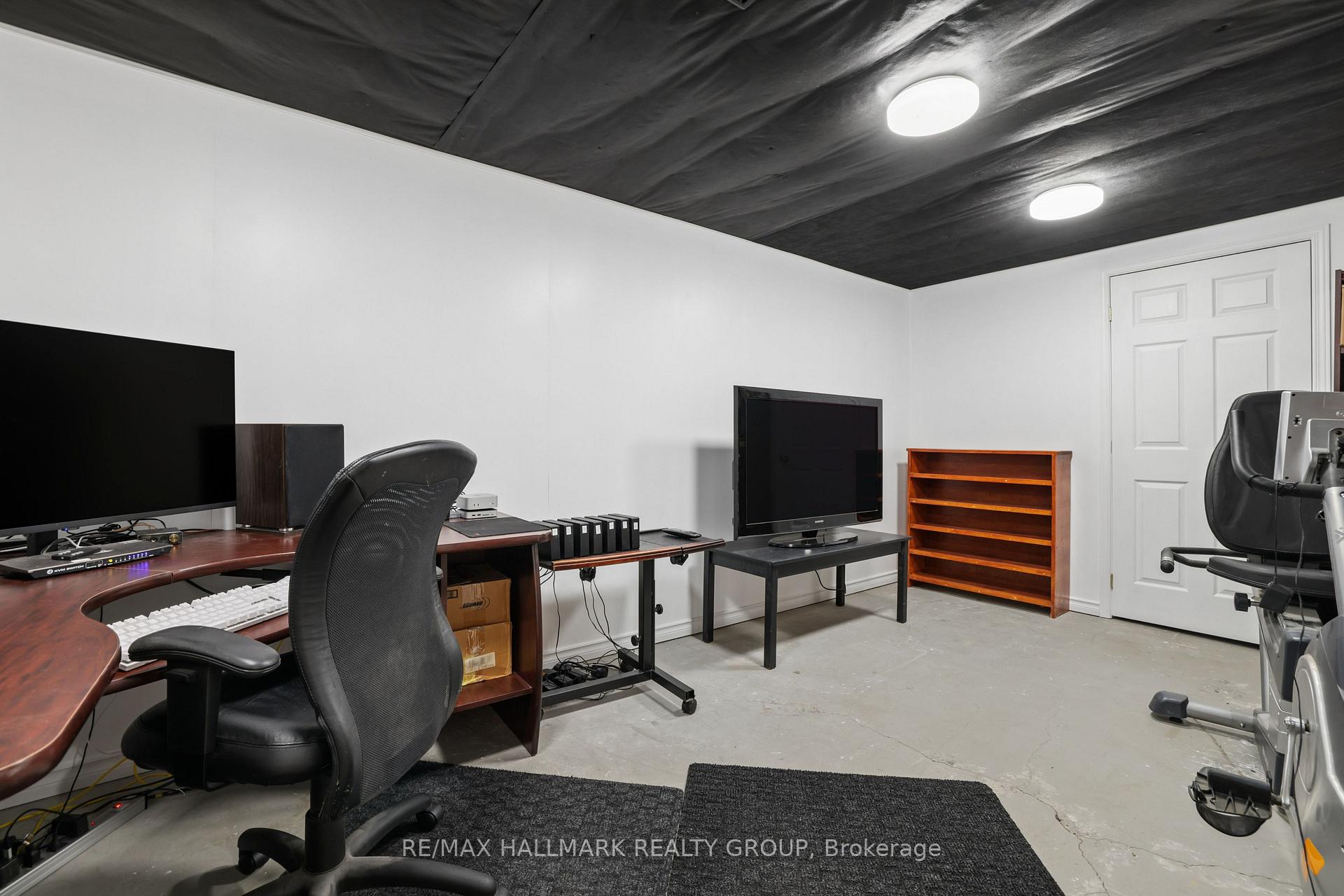 Photo 18 of 27 Brando Crescent, Ottawa, Hunt Club Park/Greenboro — HOMEH