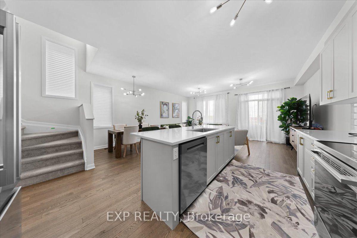 Photo 7 of 722 Fairline Row, Ottawa, Kanata - Emerald Meadows/Trailwest — HOMEH