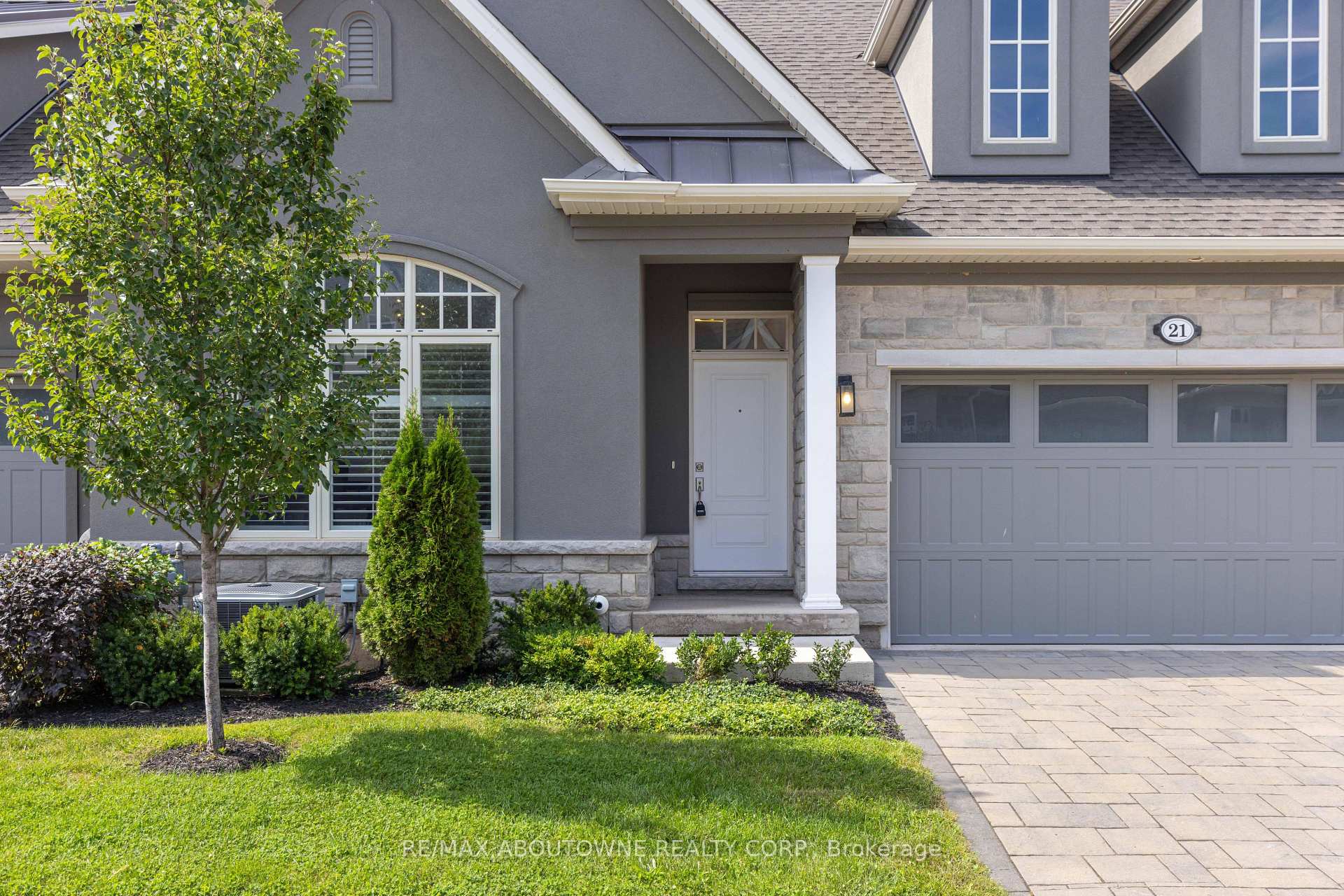 Photo 3 of 21 Sassafras Row, Fort Erie, Ridgeway — HOMEH