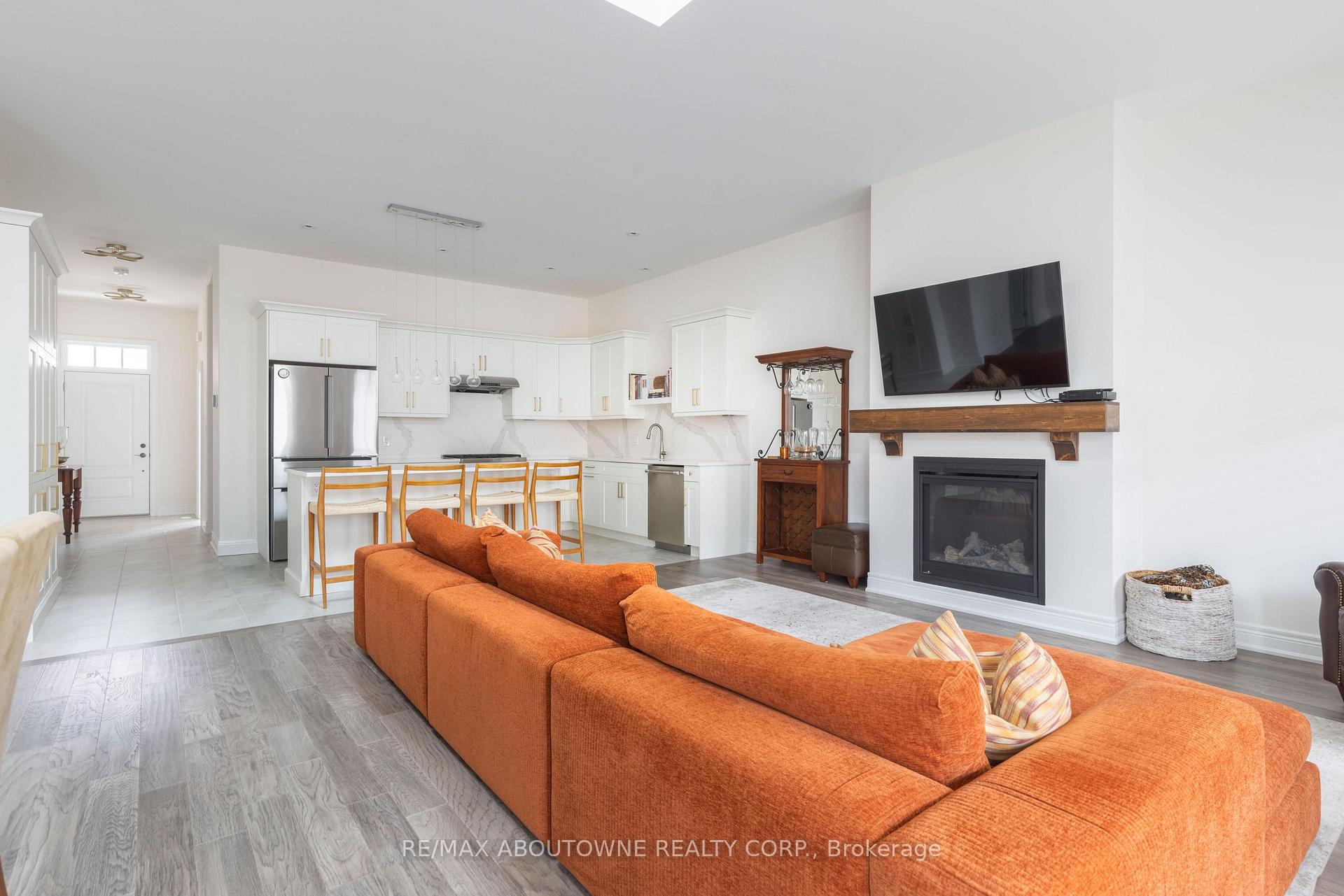 Photo 6 of 21 Sassafras Row, Fort Erie, Ridgeway — HOMEH