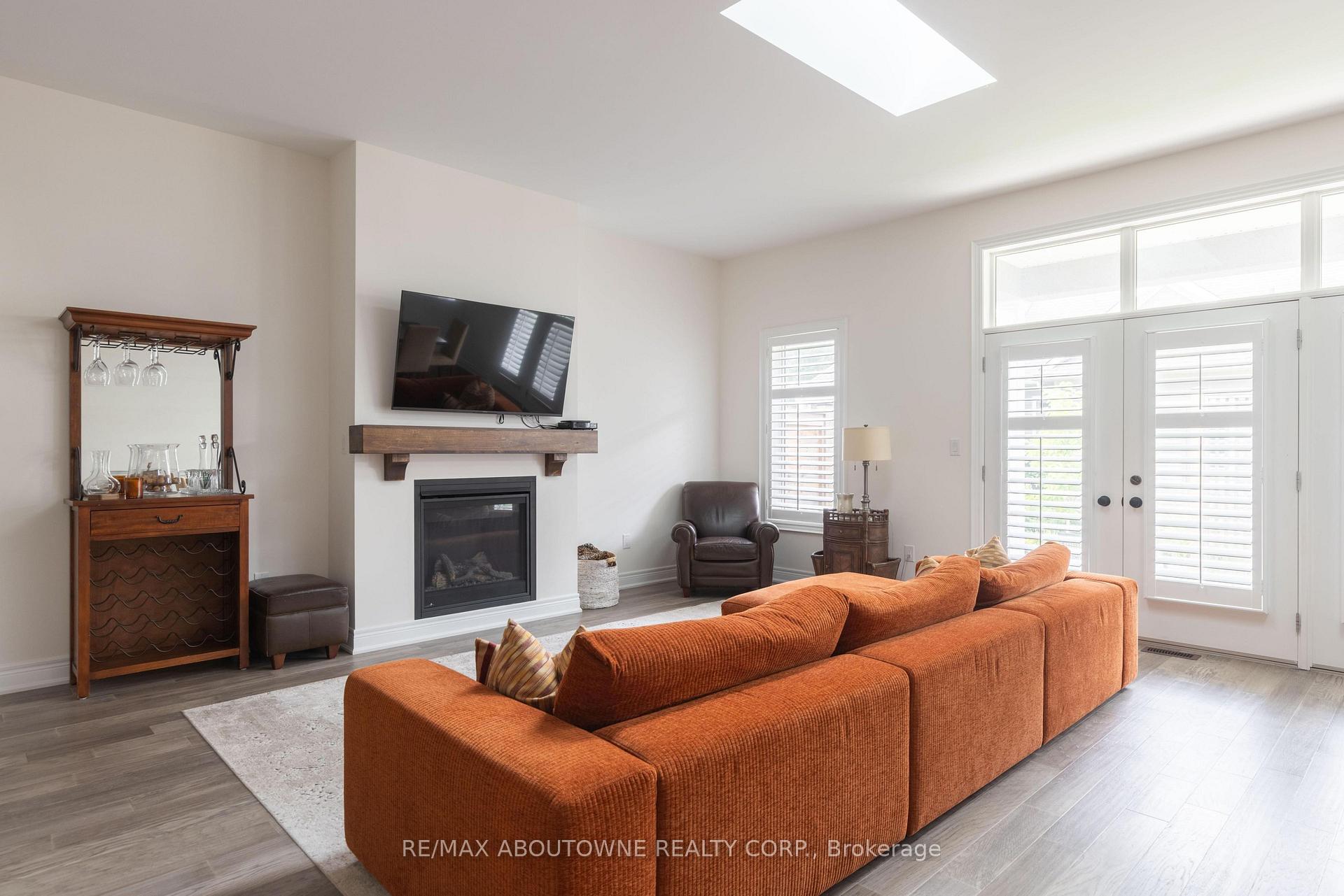 Photo 7 of 21 Sassafras Row, Fort Erie, Ridgeway — HOMEH