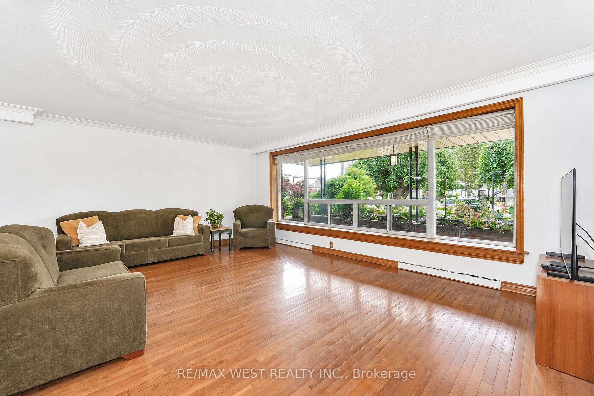 Photo 3 of 14 Model Avenue, North York, Clanton Park — HOMEH