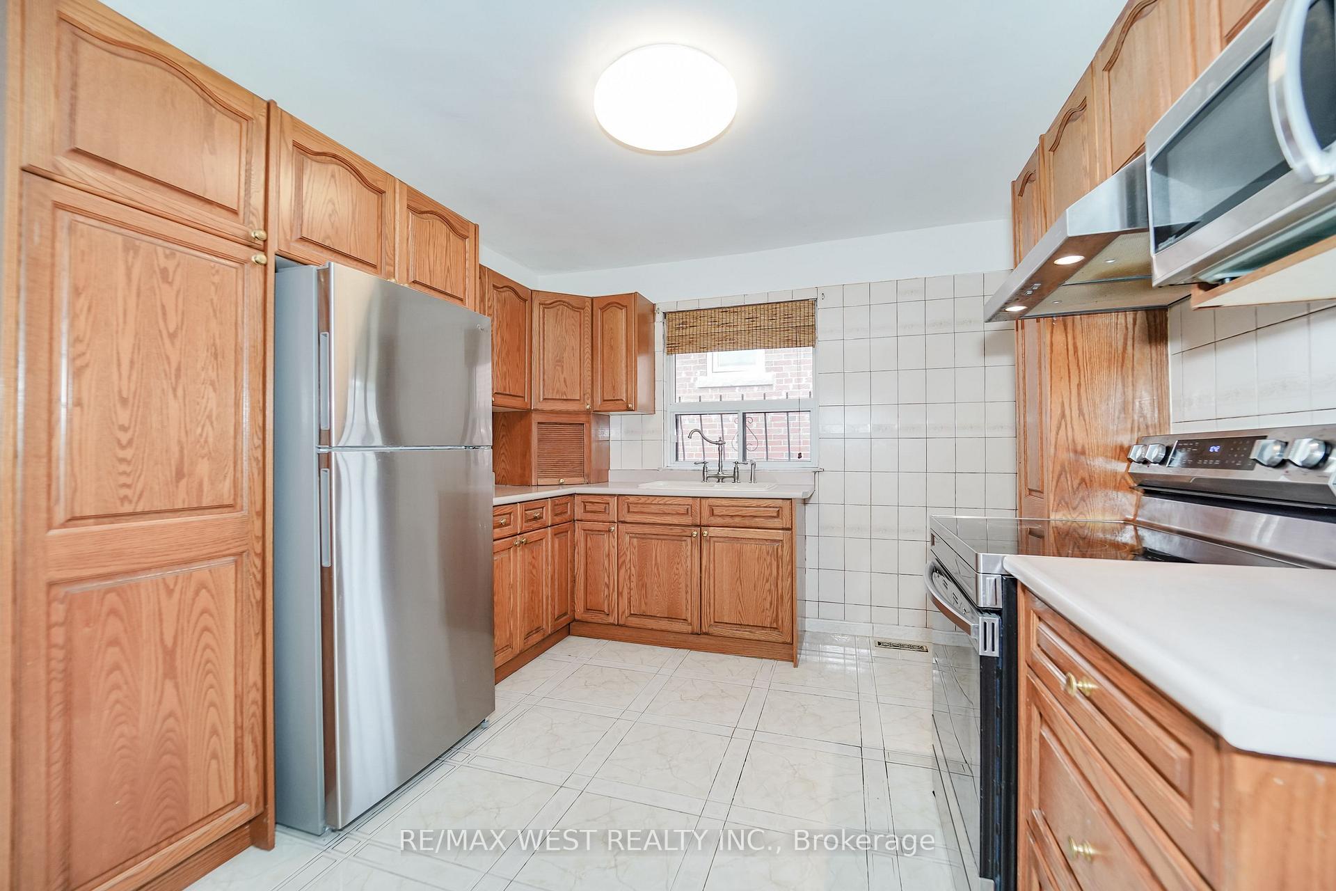 Photo 5 of 14 Model Avenue, North York, Clanton Park — HOMEH
