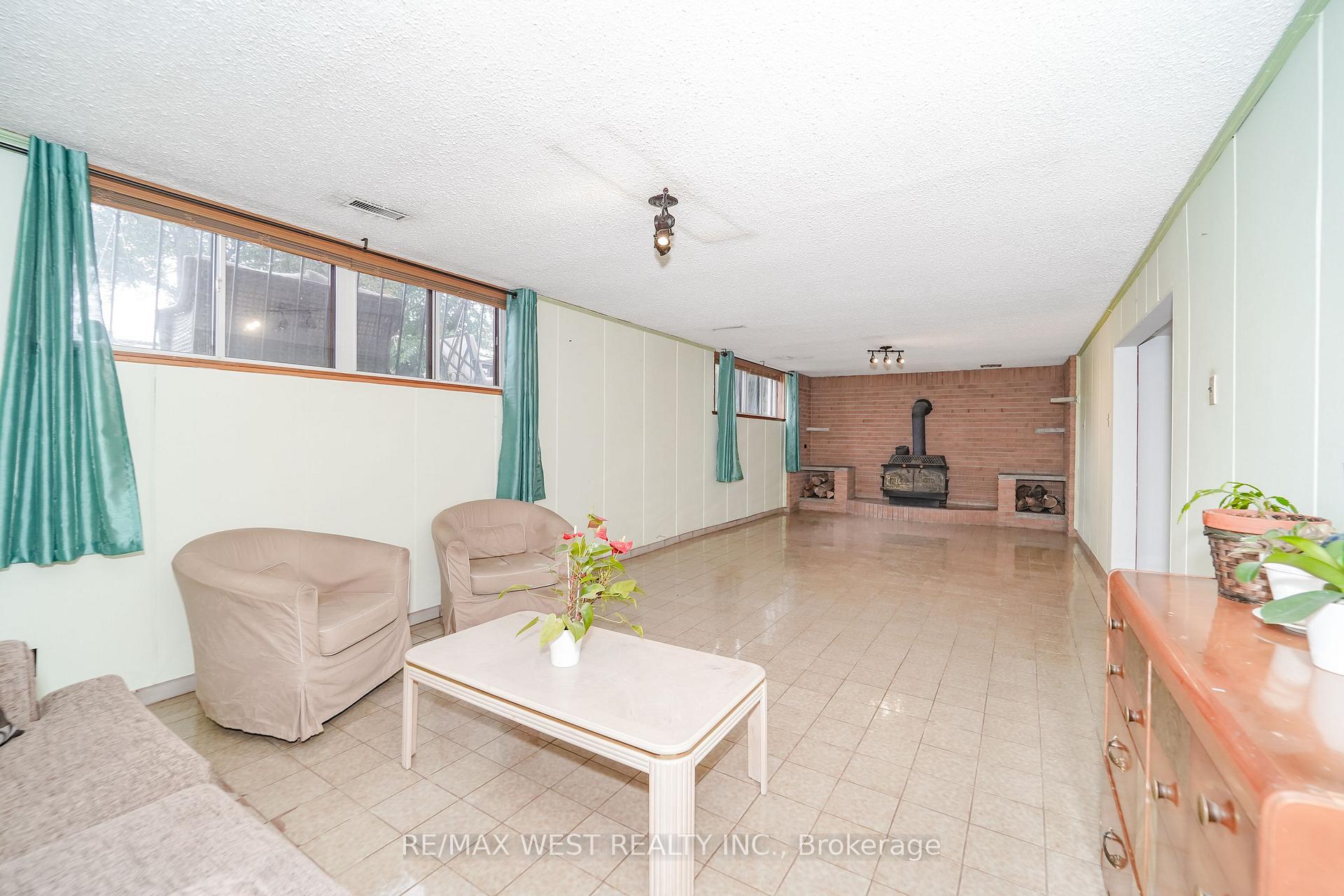 Photo 9 of 14 Model Avenue, North York, Clanton Park — HOMEH