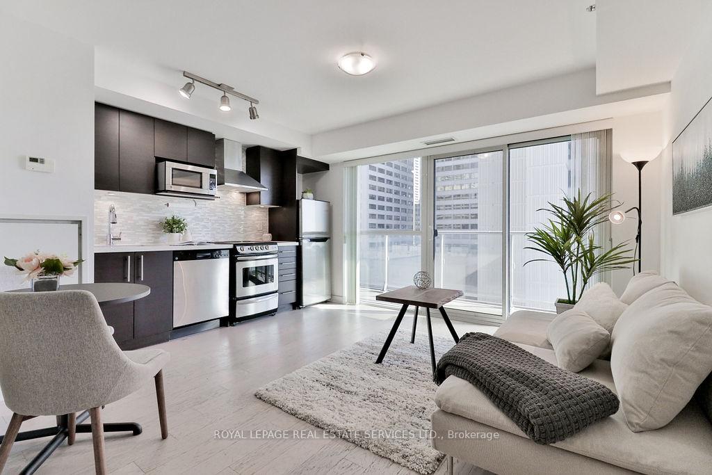 Photo 7 of Unit 908, 58 Orchard View Boulevard, Toronto, Yonge-Eglinton — HOMEH