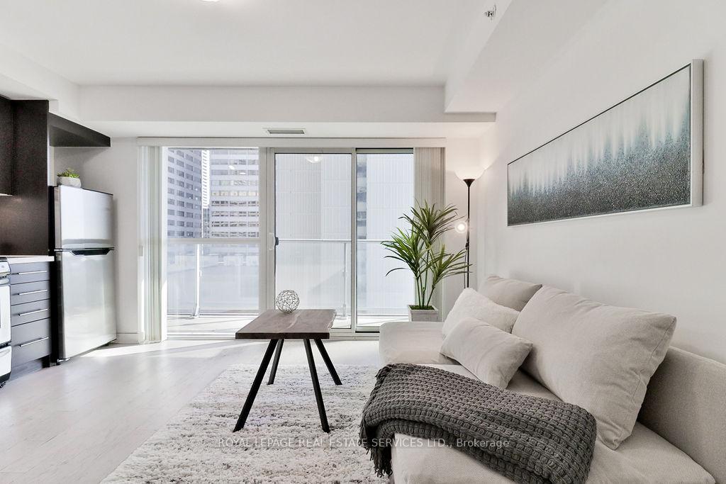 Photo 10 of Unit 908, 58 Orchard View Boulevard, Toronto, Yonge-Eglinton — HOMEH