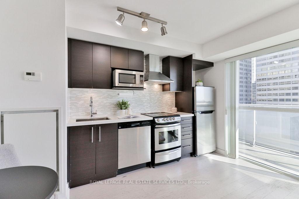 Photo 12 of Unit 908, 58 Orchard View Boulevard, Toronto, Yonge-Eglinton — HOMEH