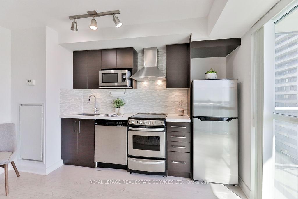 Photo 13 of Unit 908, 58 Orchard View Boulevard, Toronto, Yonge-Eglinton — HOMEH