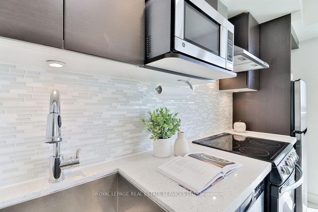 Photo 15 of Unit 908, 58 Orchard View Boulevard, Toronto, Yonge-Eglinton — HOMEH