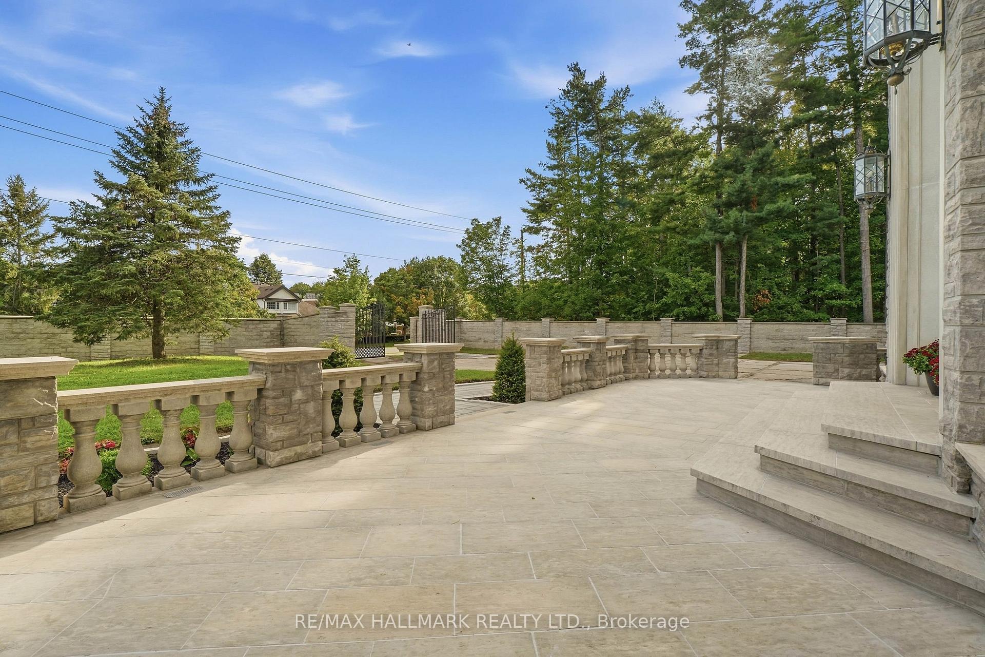 Photo 3 of 290 Tollendal Mill Road, Barrie, South Shore — HOMEH