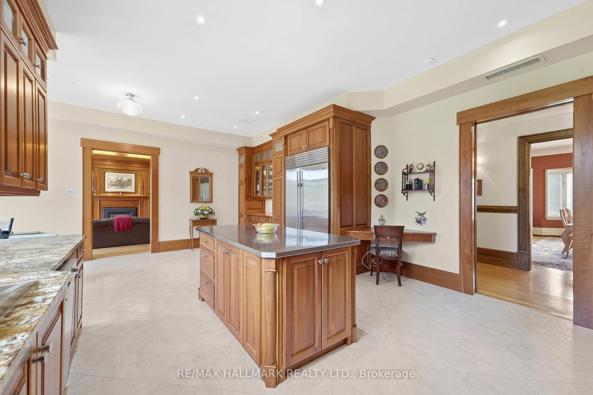 Photo 10 of 290 Tollendal Mill Road, Barrie, South Shore — HOMEH