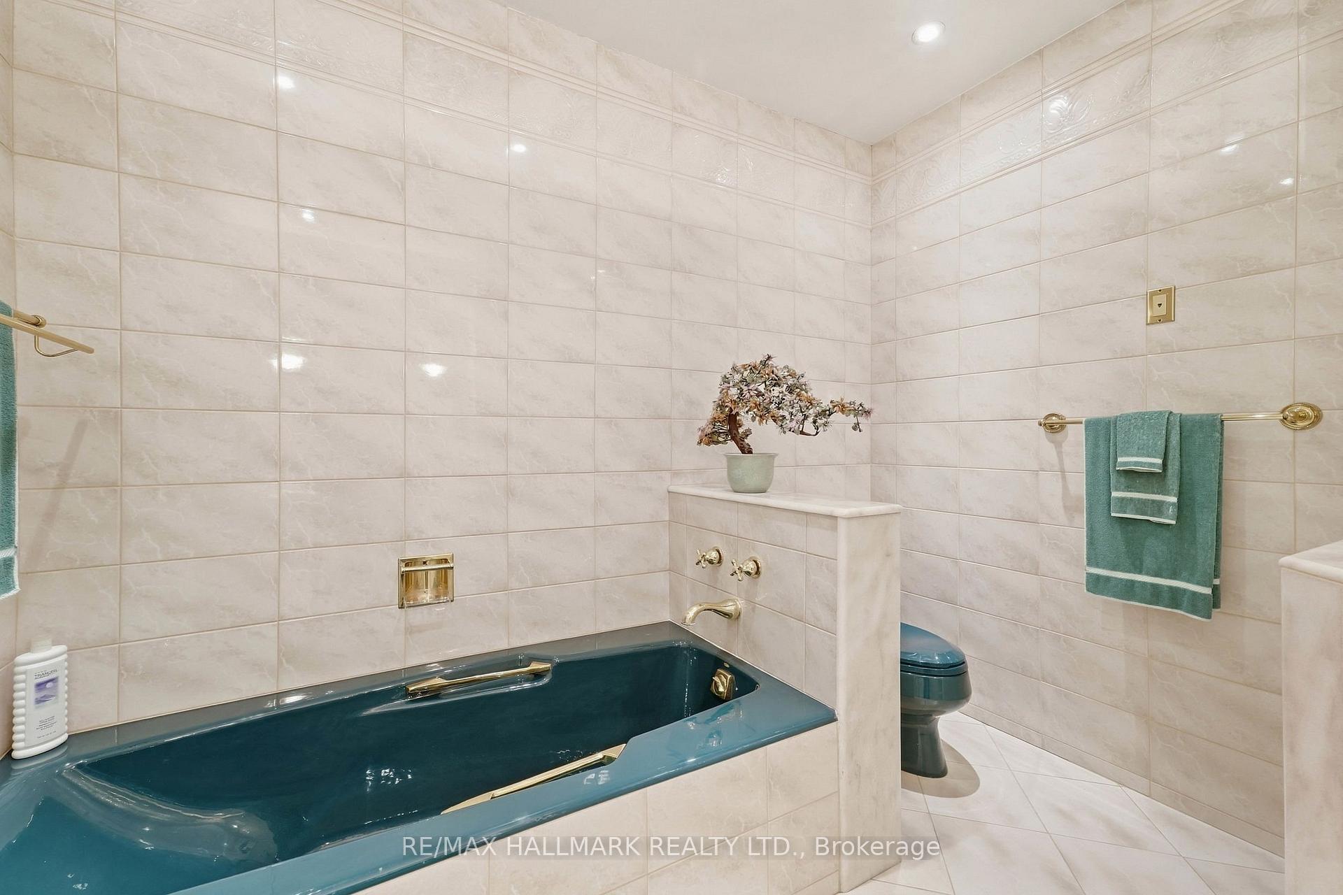 Photo 32 of 290 Tollendal Mill Road, Barrie, South Shore — HOMEH