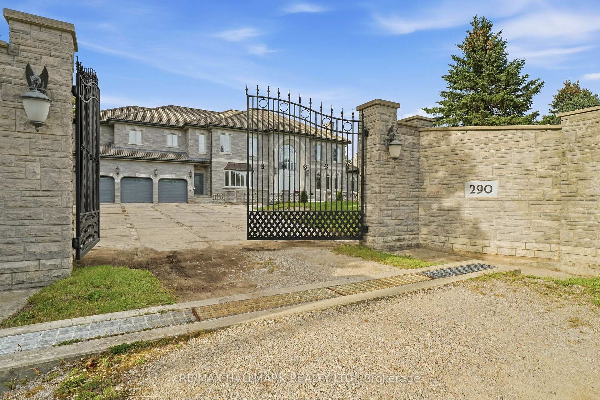Photo 44 of 290 Tollendal Mill Road, Barrie, South Shore — HOMEH