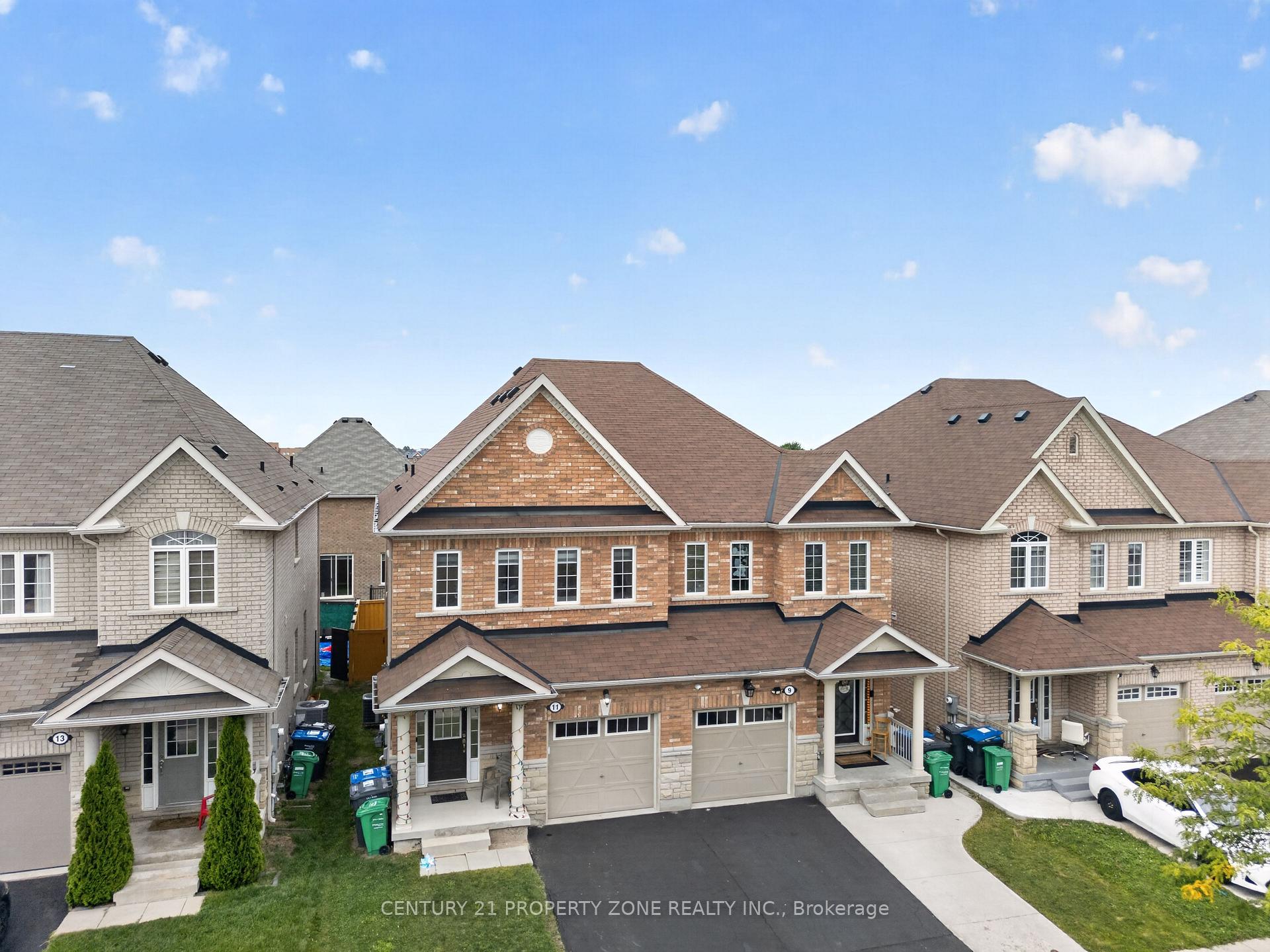 Photo 2 of 11 Selsdon Street, Brampton, Credit Valley — HOMEH