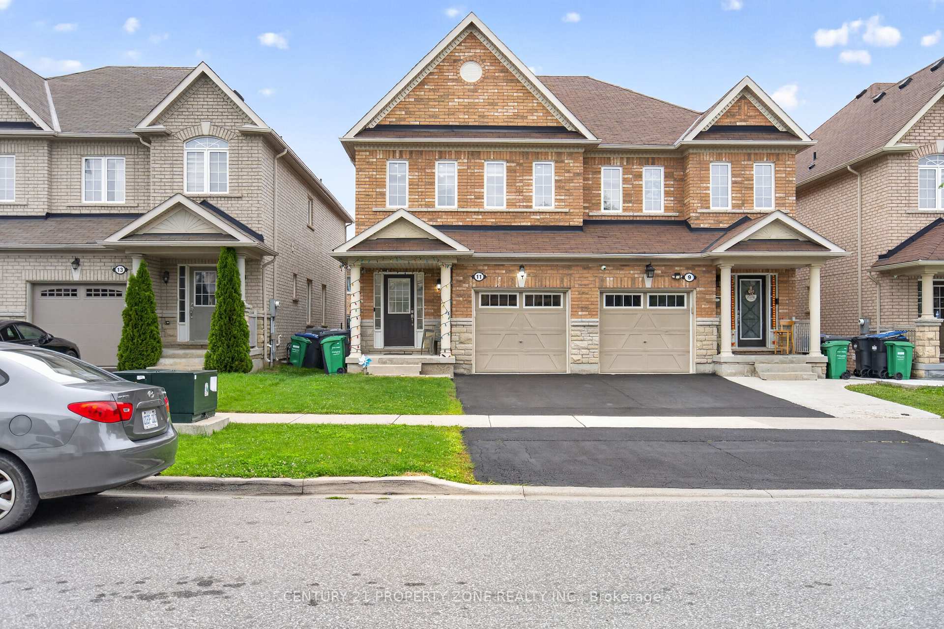 Photo 3 of 11 Selsdon Street, Brampton, Credit Valley — HOMEH