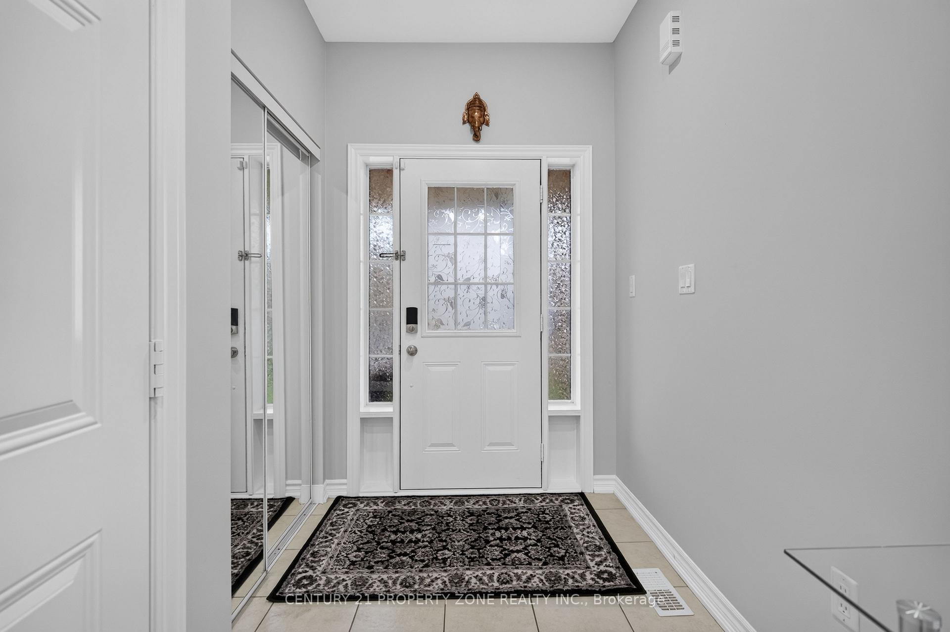 Photo 4 of 11 Selsdon Street, Brampton, Credit Valley — HOMEH