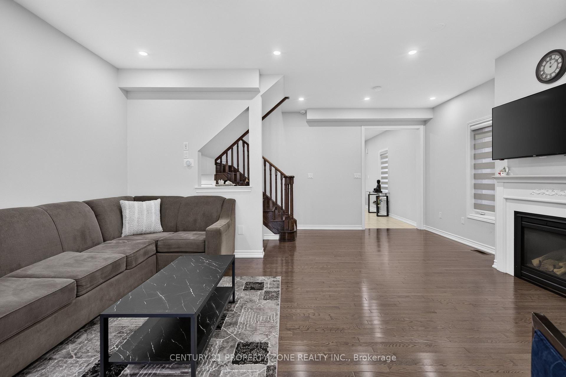 Photo 12 of 11 Selsdon Street, Brampton, Credit Valley — HOMEH