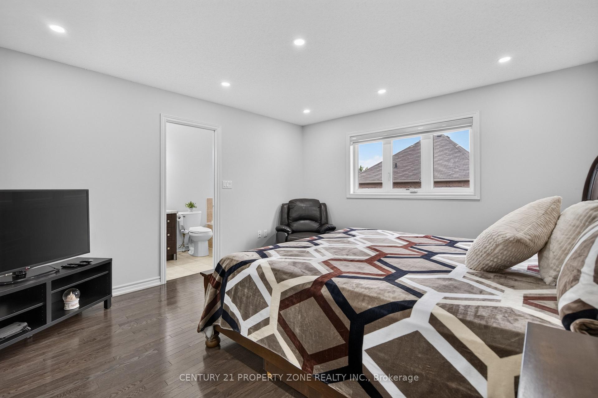 Photo 25 of 11 Selsdon Street, Brampton, Credit Valley — HOMEH