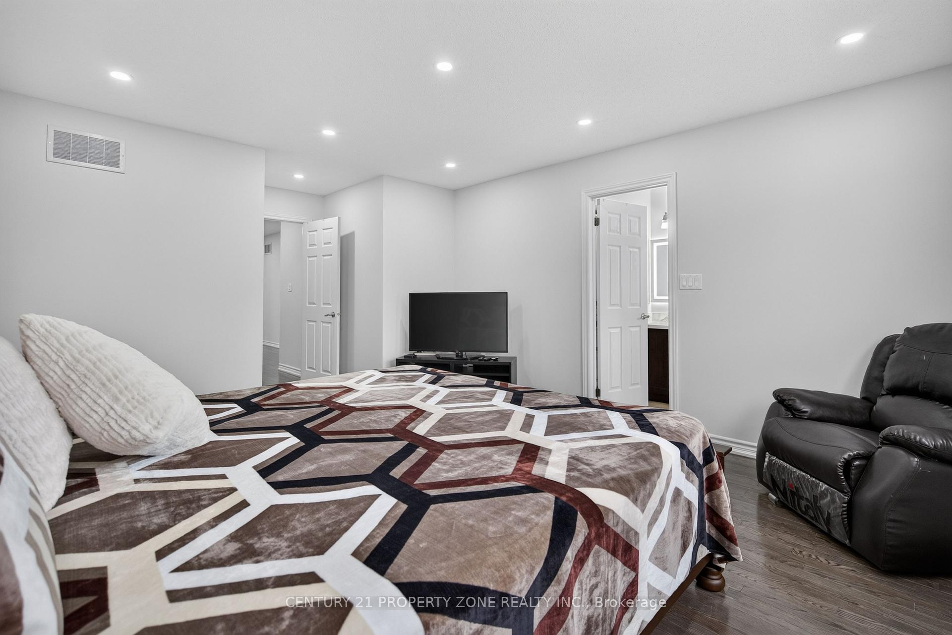 Photo 27 of 11 Selsdon Street, Brampton, Credit Valley — HOMEH