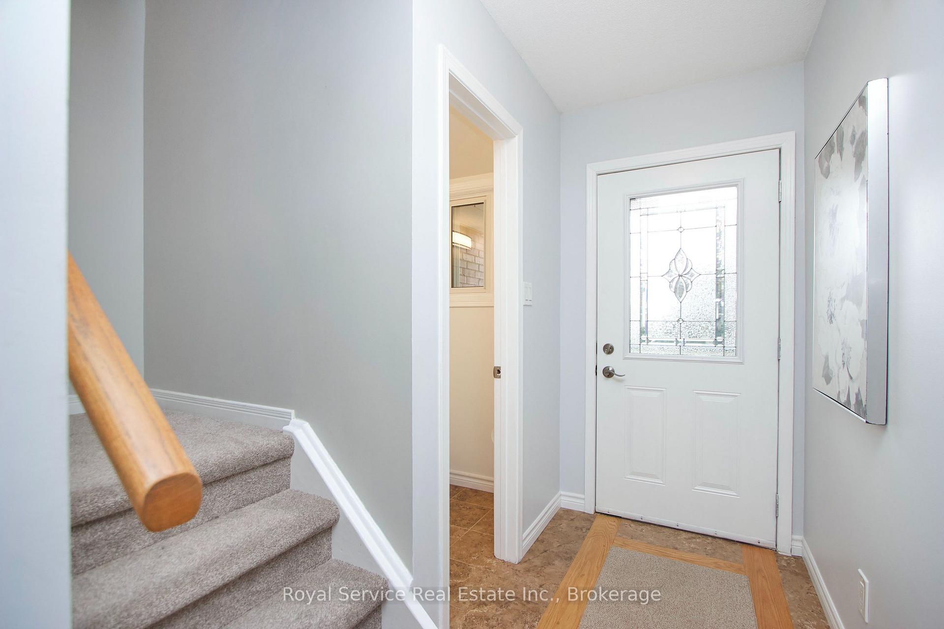 Photo 4 of 26 Sanders Drive, Port Hope — HOMEH