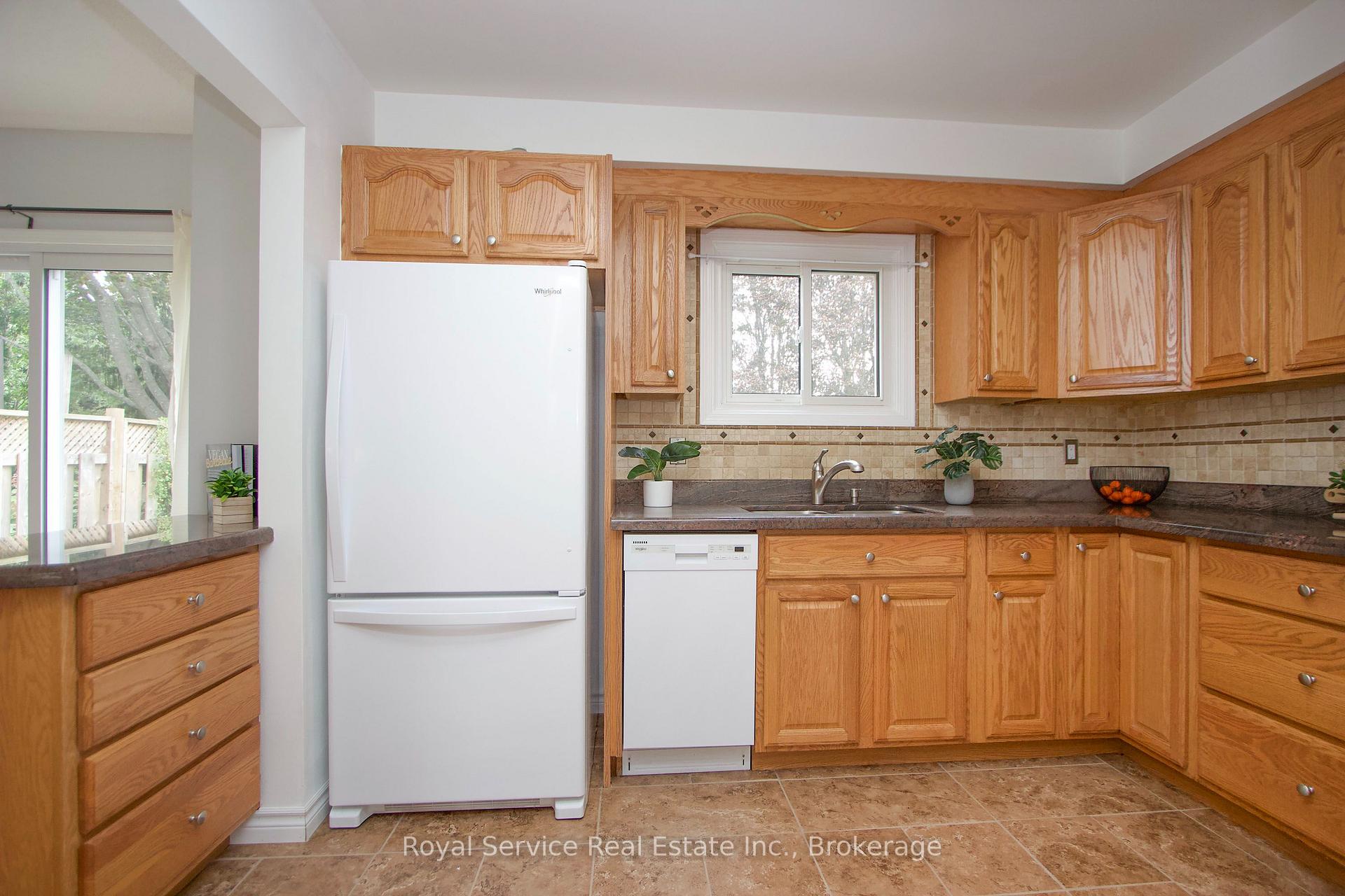 Photo 15 of 26 Sanders Drive, Port Hope — HOMEH