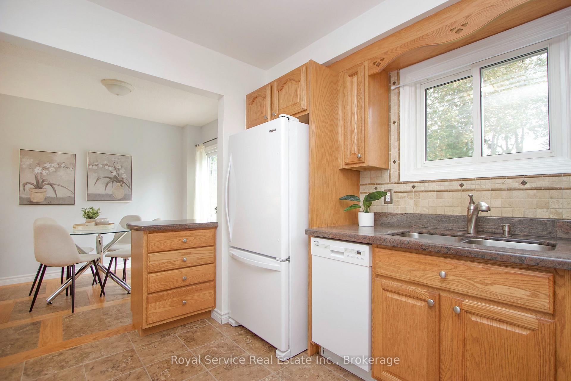 Photo 16 of 26 Sanders Drive, Port Hope — HOMEH