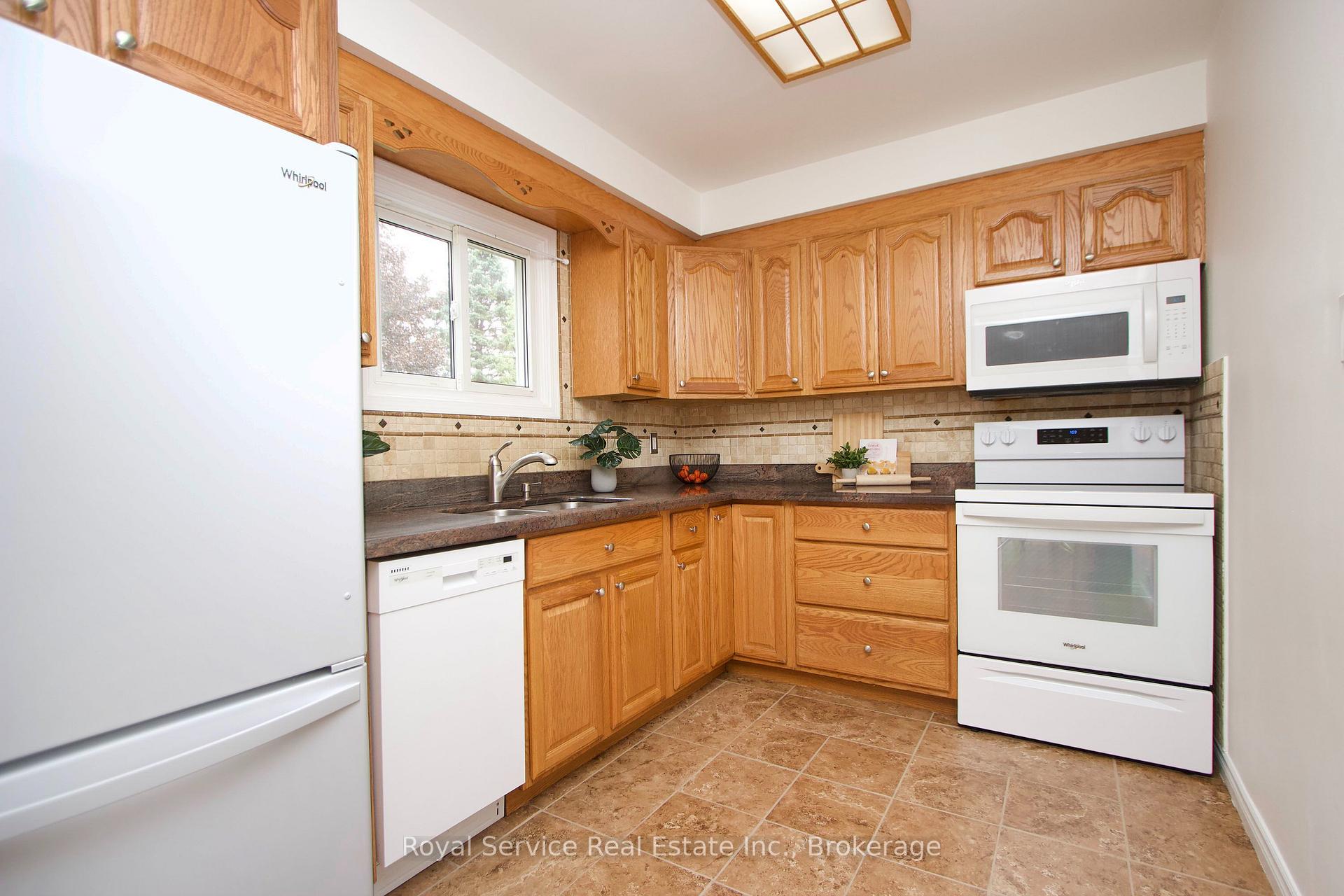 Photo 17 of 26 Sanders Drive, Port Hope — HOMEH