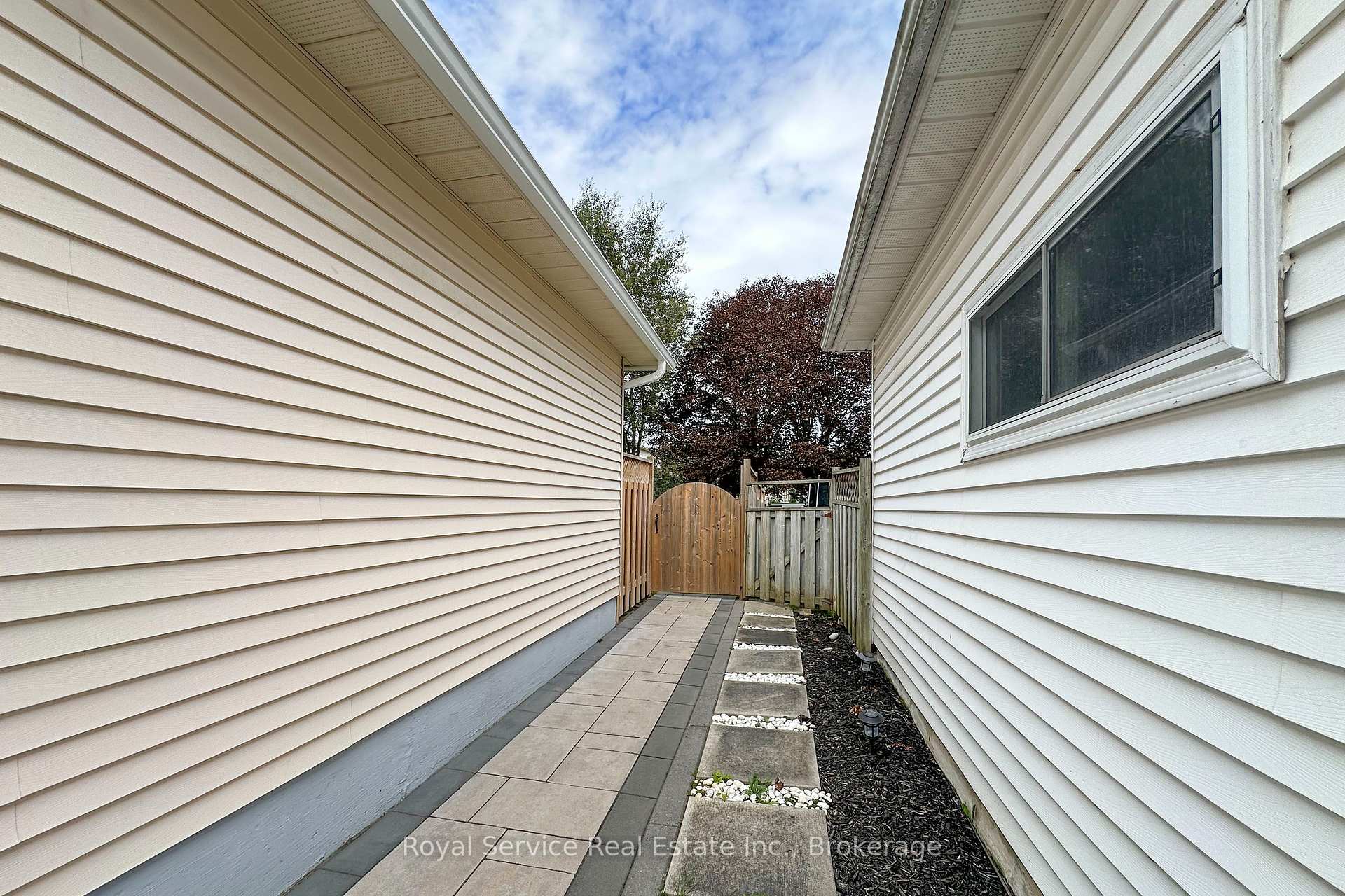 Photo 29 of 26 Sanders Drive, Port Hope — HOMEH