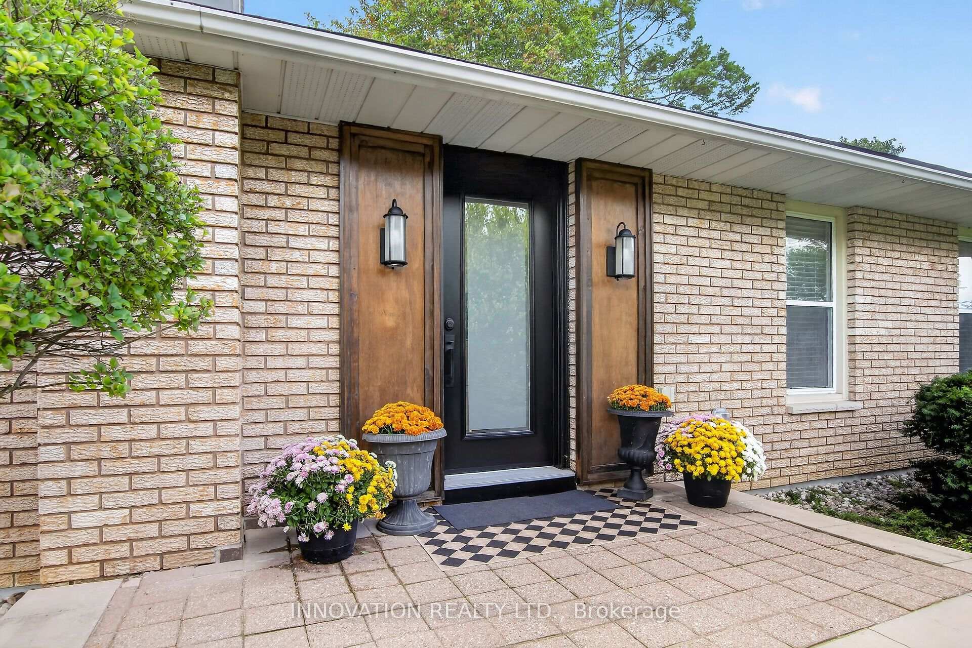 Photo 2 of 8 Dogwood Drive, Ottawa, Munster — HOMEH