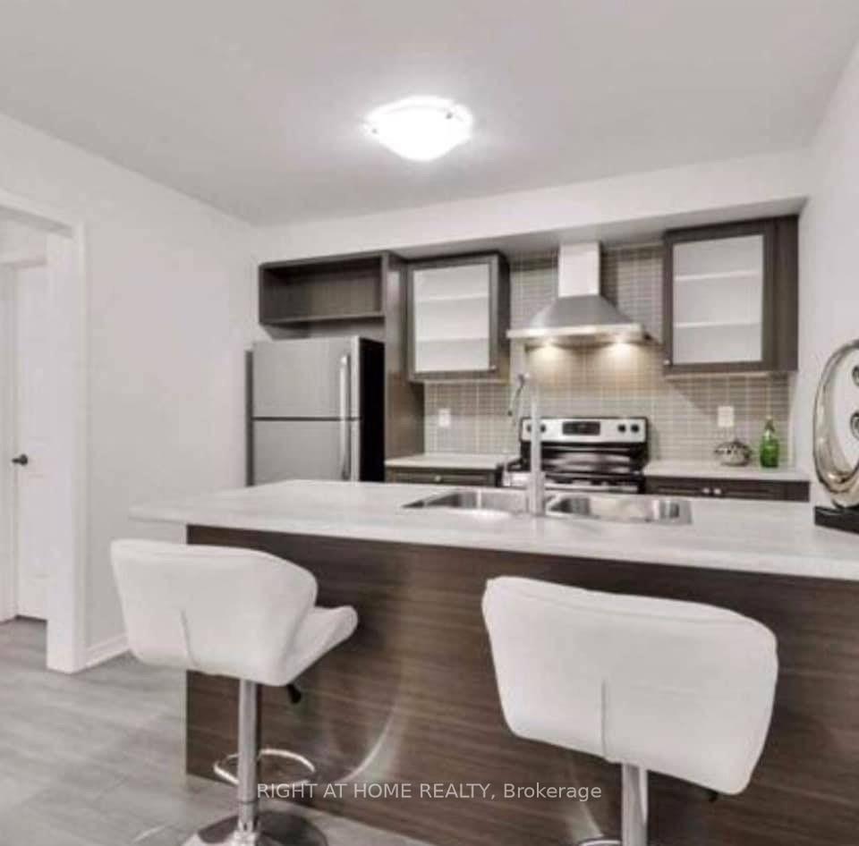 Photo 5 of 16 Givemay Street, Brampton, Northwest Brampton — HOMEH