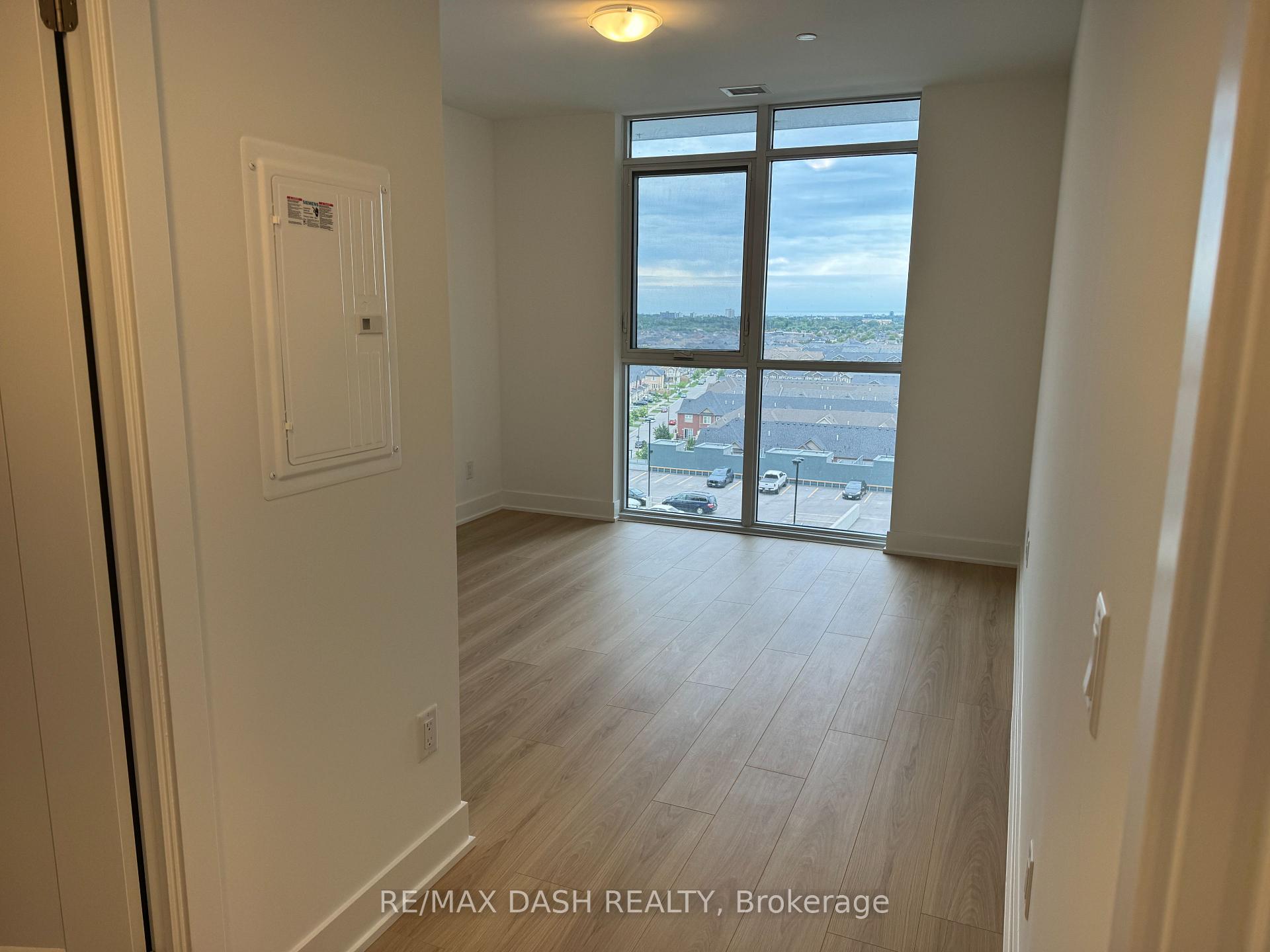 Photo 5 of Unit 924, 2545 Simcoe Street N, Oshawa, Windfields — HOMEH